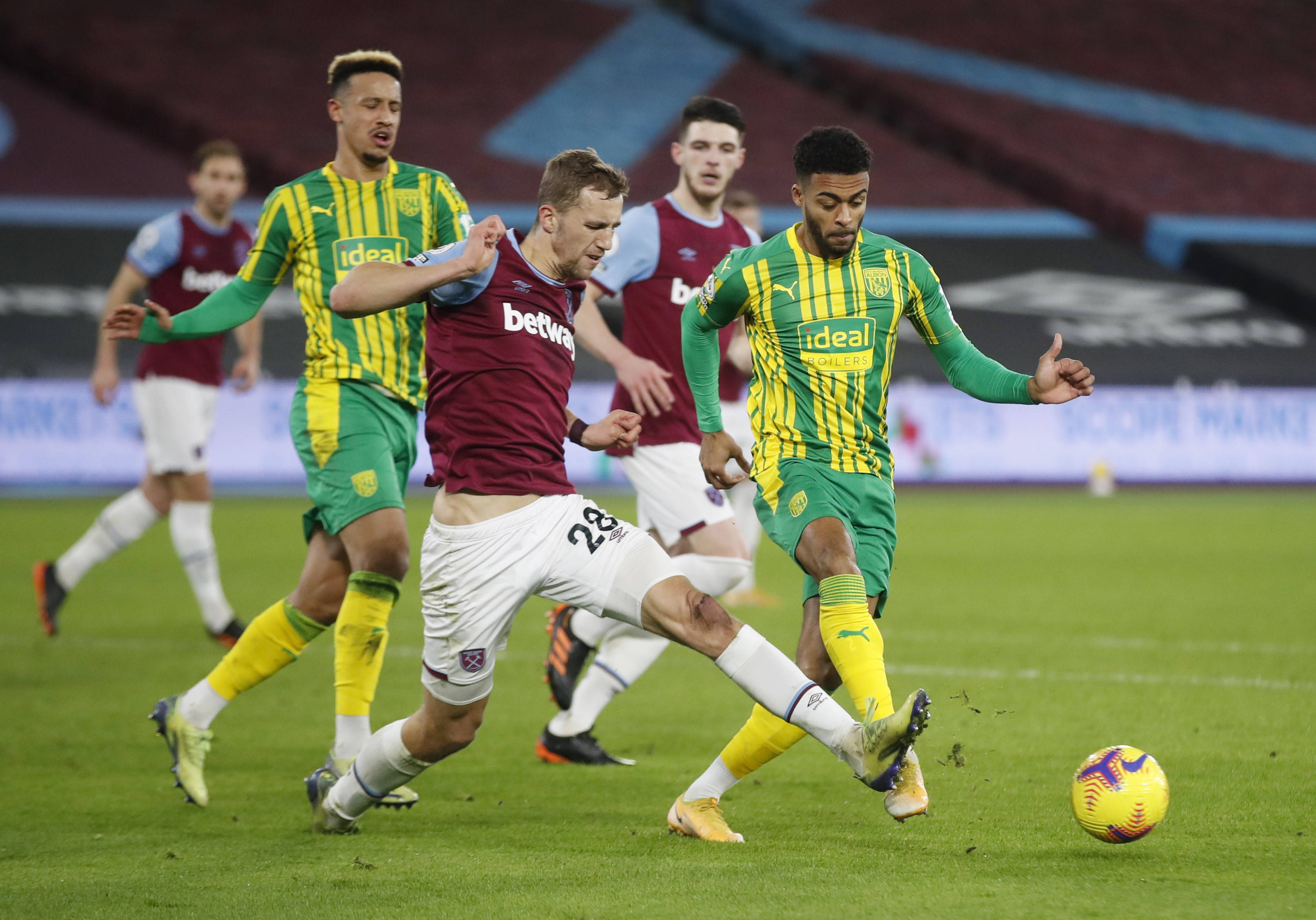 而裁判却作 而裁判却作